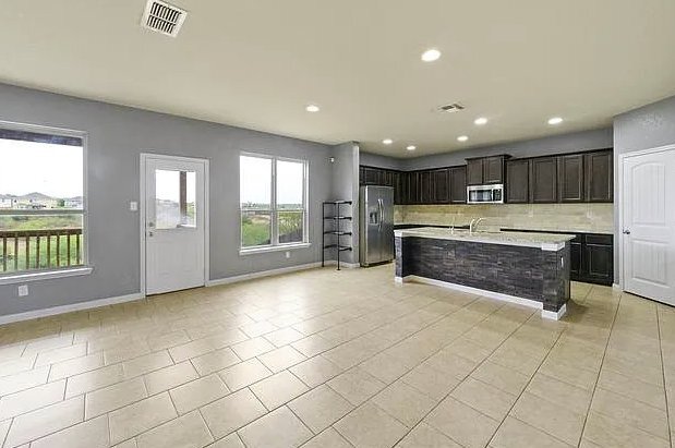 Building Photo - 3310 Battlecry