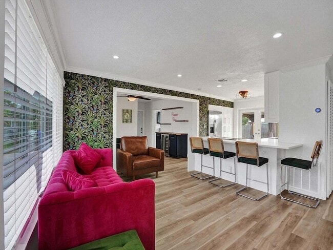 Building Photo - 2750 NE 10th Ave