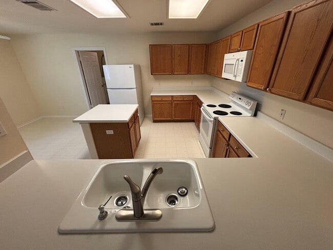 Building Photo - 7408 Pusch Ridge Loop