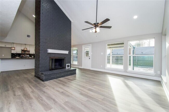 Building Photo - 4014 Alshire Dr