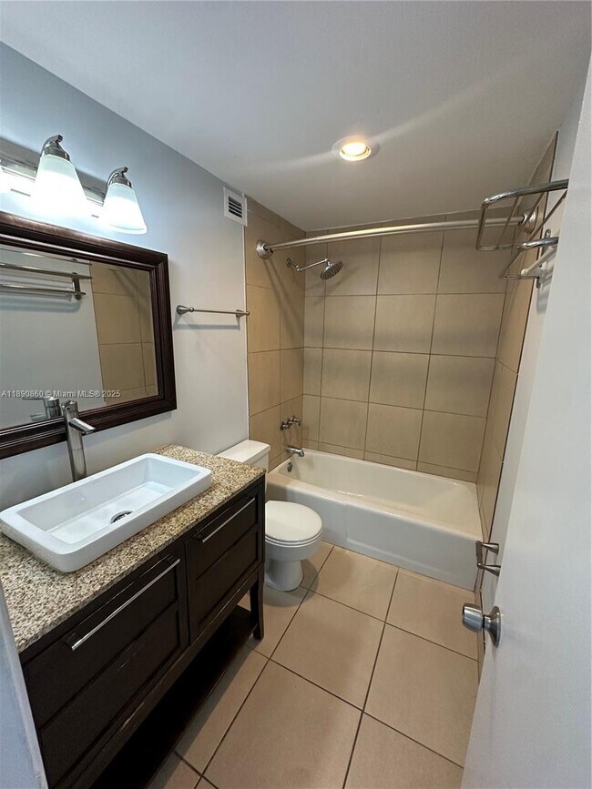 Building Photo - 400 Kings Point Dr