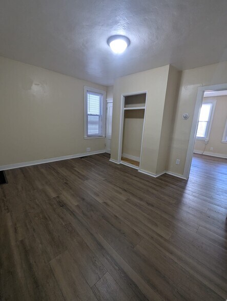 Primary Photo - 34 Hallock St