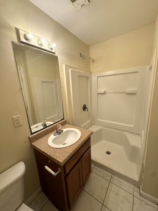 Building Photo - 4br House FOR RENT - less than 1 mile from campus - FALL 2026 PRELEASE