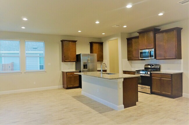 Great open floor plan for nice flow of energy - 260 Gaida Loop