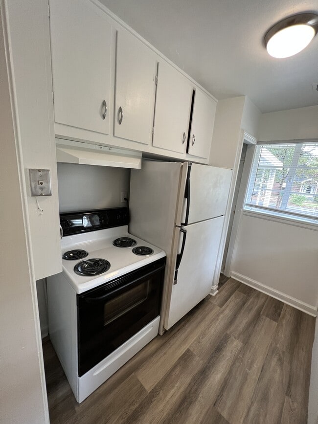 Building Photo - 166 Hart Ave