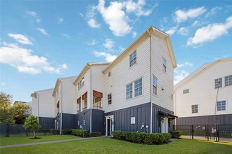 Building Photo - 826 Cage St