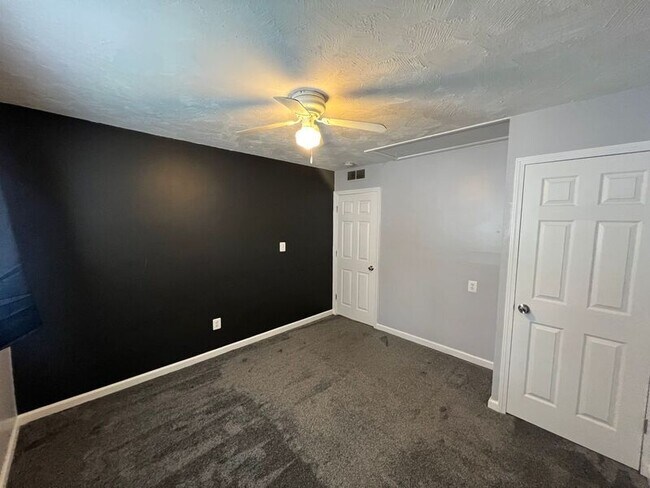 Building Photo - 9433 Sylvia St