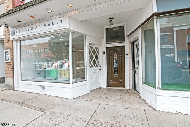 Building Photo - 2 E Broad St