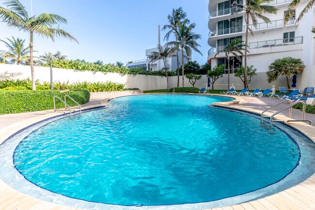 Building Photo - 4001 S Ocean Dr