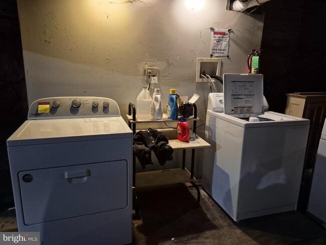 Building Photo - 4610 Chester Ave