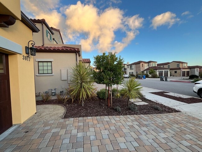 Building Photo - Spacious Home - Three Bedrooms w/garage TOSCANO Neighborhood in SLO