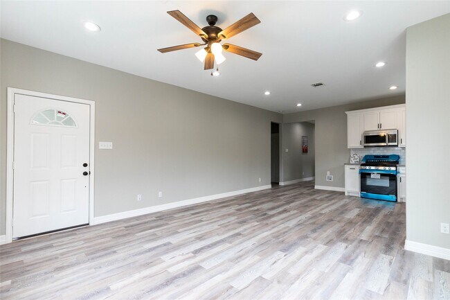 Building Photo - 6914 Avenue O