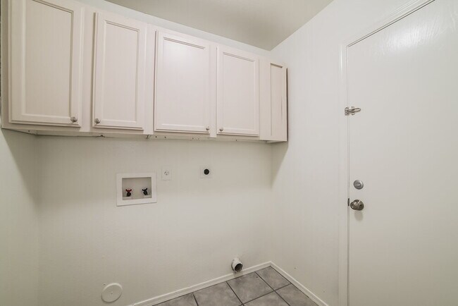 Building Photo - 17805 N 13th St