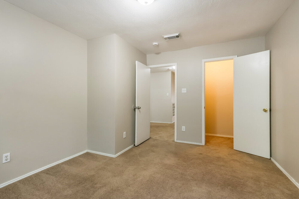 Building Photo - 19530 Sandy Bank Dr