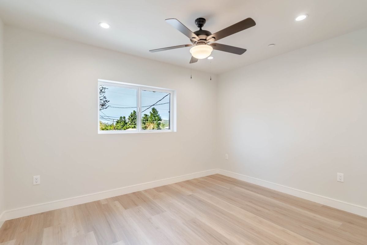 Building Photo - 10754 Nassau Ave