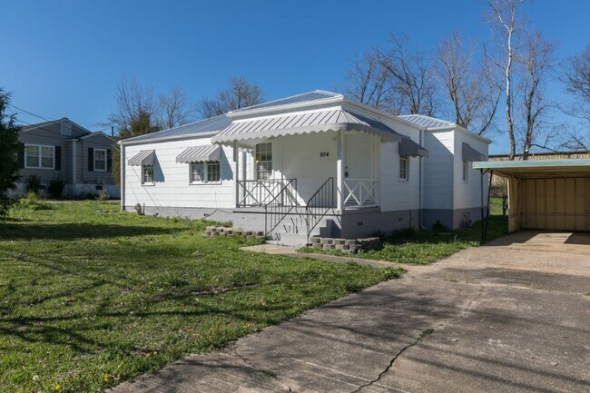 Building Photo - Charming 3BR/1.5BA in Sought-After Pleasan...