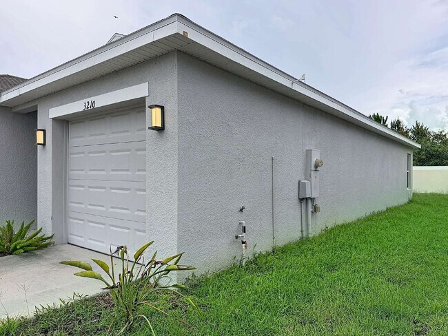 Building Photo - 3210 Suncoast Plains Dr
