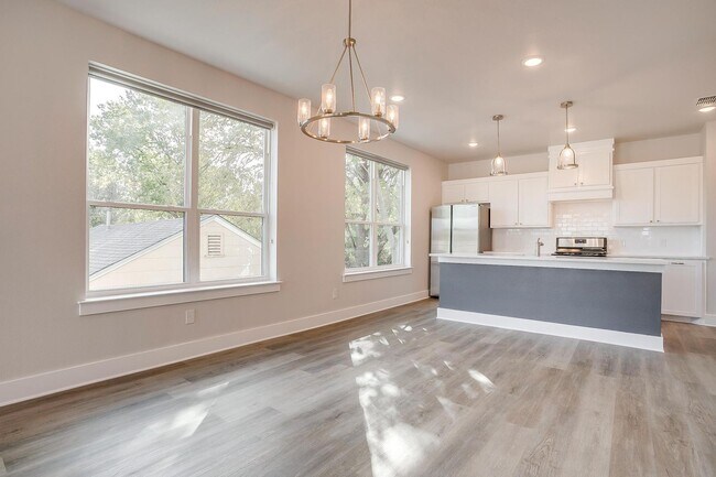 Building Photo - 2321 Benbrook Blvd