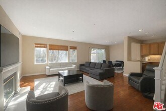 Building Photo - 10 Bolinas