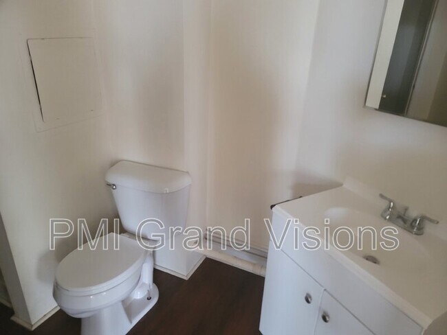 Building Photo - 601 1/2 Monroe