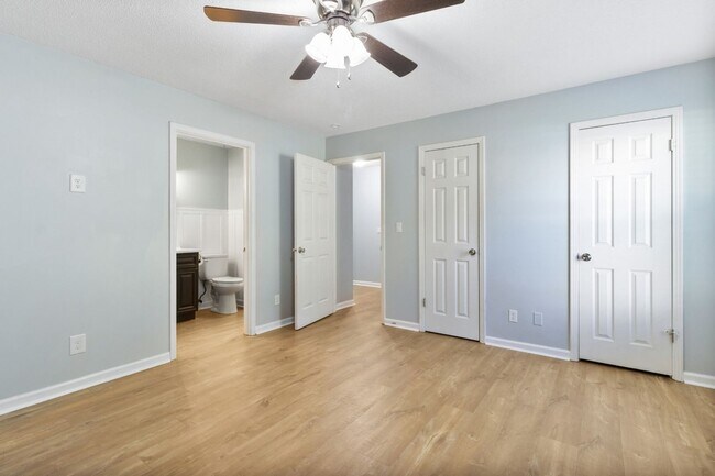 Building Photo - 737 W Creek Dr