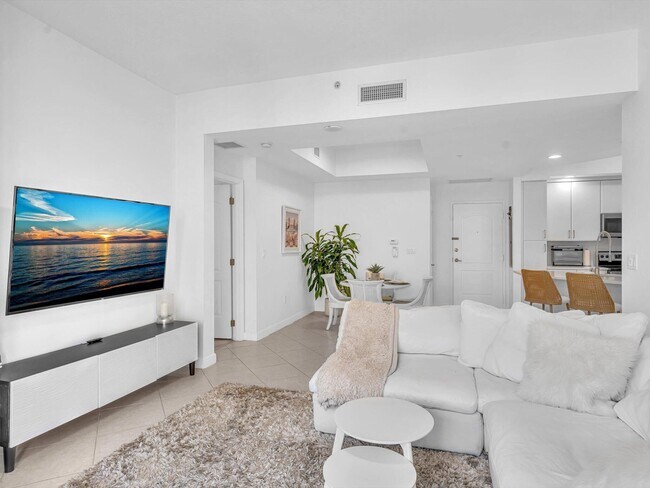 Building Photo - 801 S Olive Ave