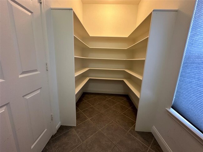 Building Photo - 6810 Crystal Point Dr