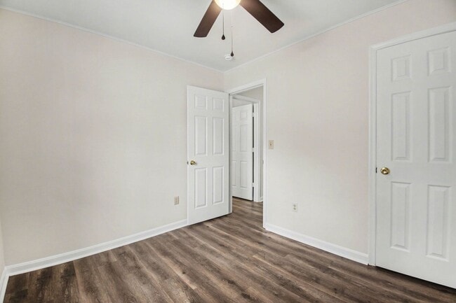 Building Photo - AVAILABLE NOW-3 Bedroom Split foyer in Stafford