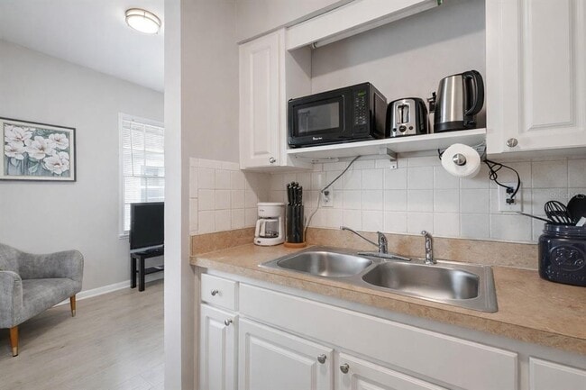 Building Photo - 501 S Magnolia Ave