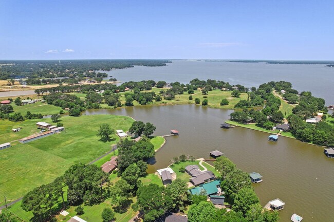 Building Photo - 1012 Chestnut Dr