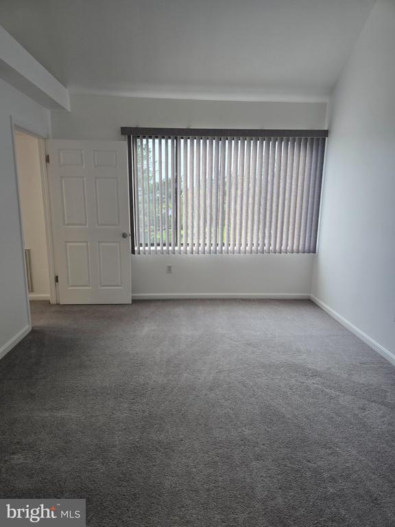 Building Photo - 306 Cherrington Dr