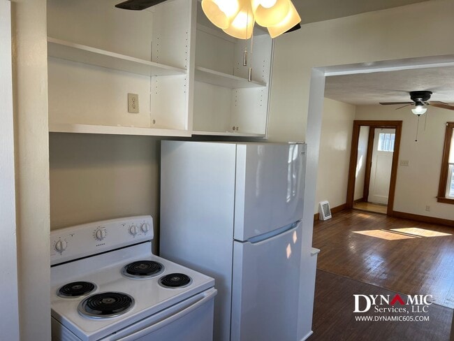 Building Photo - Updated 4+ Bedroom, 2 Bathroom House with Garage and Fenced Backyard