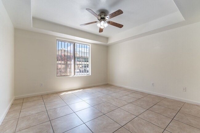 Building Photo - Two Bedroom Downstairs Condo