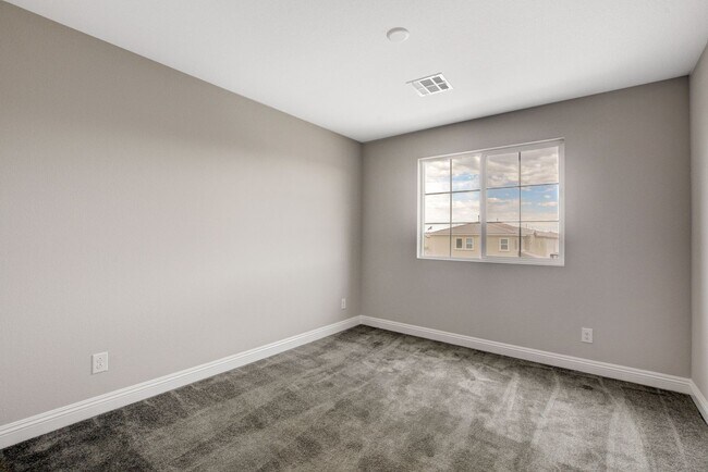 Building Photo - Stylish 3-Bedroom Home with Upgraded Kitch...