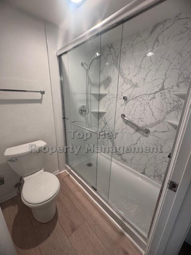 Building Photo - Rare Lower Unit with Stunning Views & In-Unit Laundry