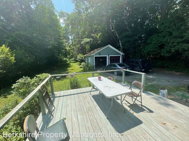 Building Photo - 3 br, 1.5 bath House - 65 Spadina