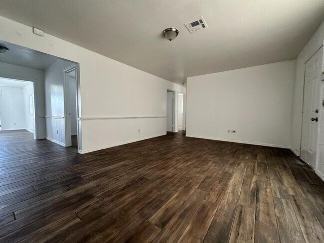 Building Photo - 3121 Delmar Rd