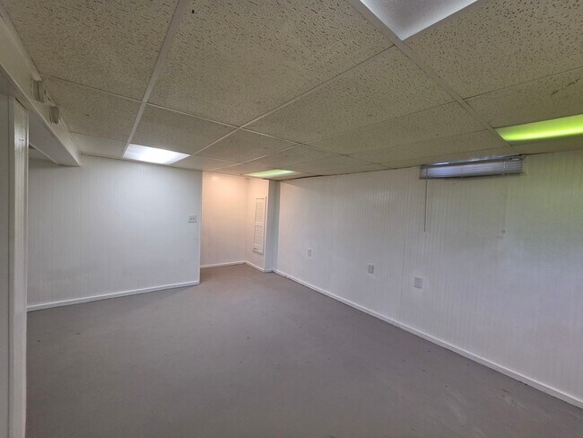 Building Photo - 5044 Brighton Ln