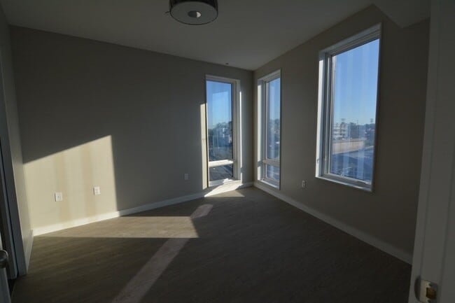 Building Photo - 120 Savin Hill Ave