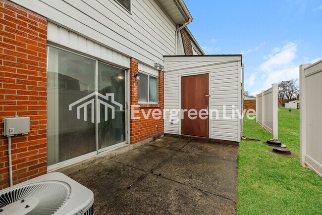 Building Photo - 7560 Mt Hood