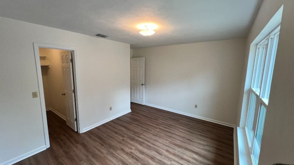 Building Photo - 818 Jamestown Ct