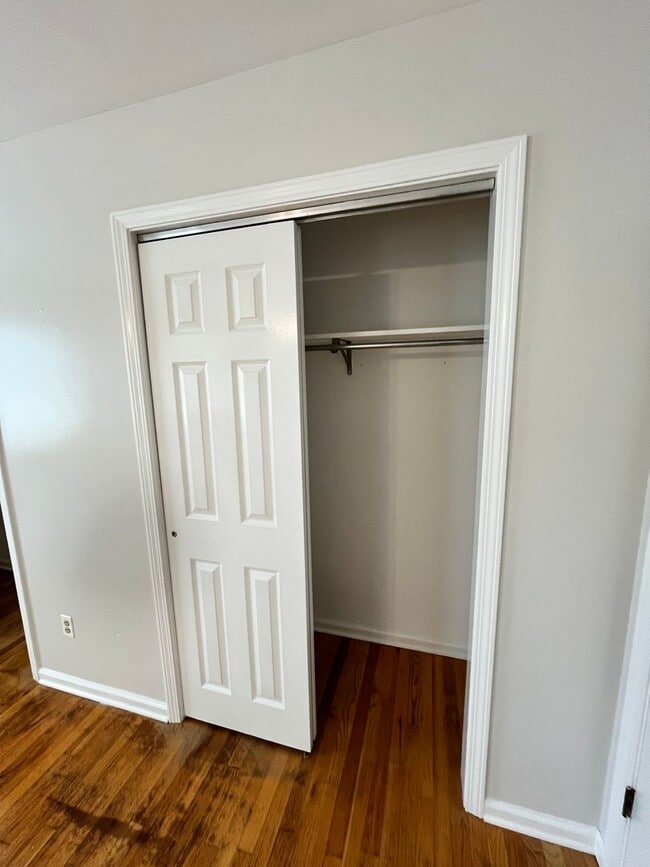 Building Photo - 3 Bedroom Single Family Home in Liverpool