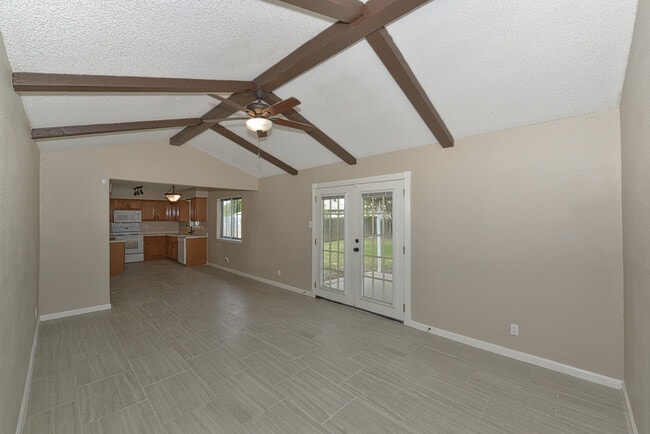 Building Photo - Beautifully remodeled 3 bed - 2 bath in Ki...