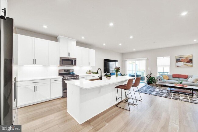 Building Photo - 15 Pratt Ln