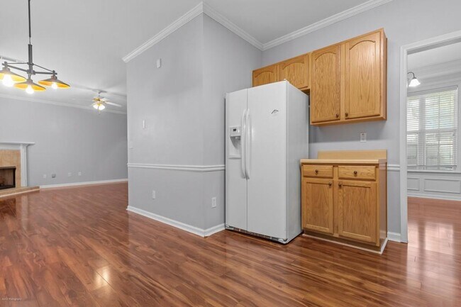 Building Photo - 2422 Temple View Dr