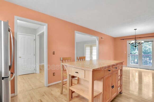 Building Photo - 184 Larkspur Ln