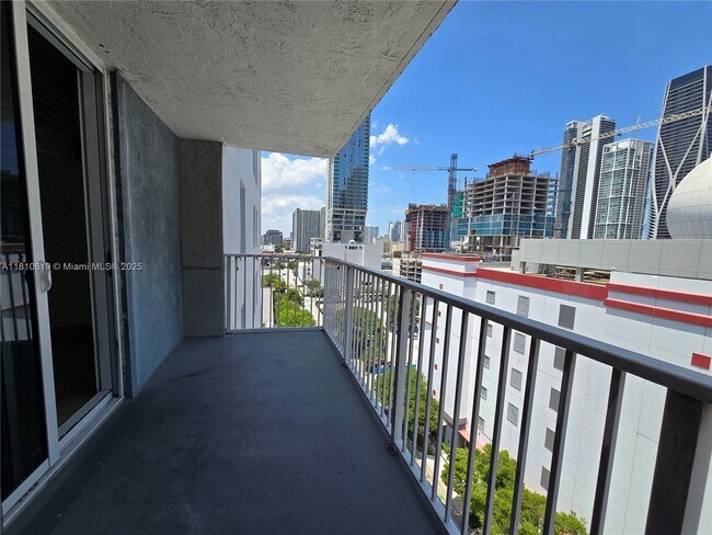 Building Photo - 800 N Miami Ave