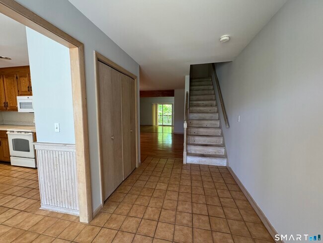 Building Photo - 223 Deer Run