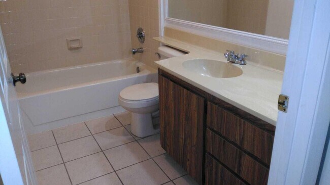 Building Photo - 3516 Whitehall Dr