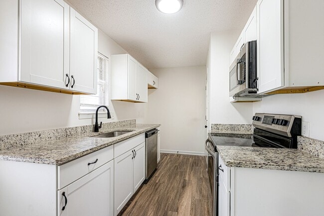 Building Photo - 5450 Loch Lomond Rd